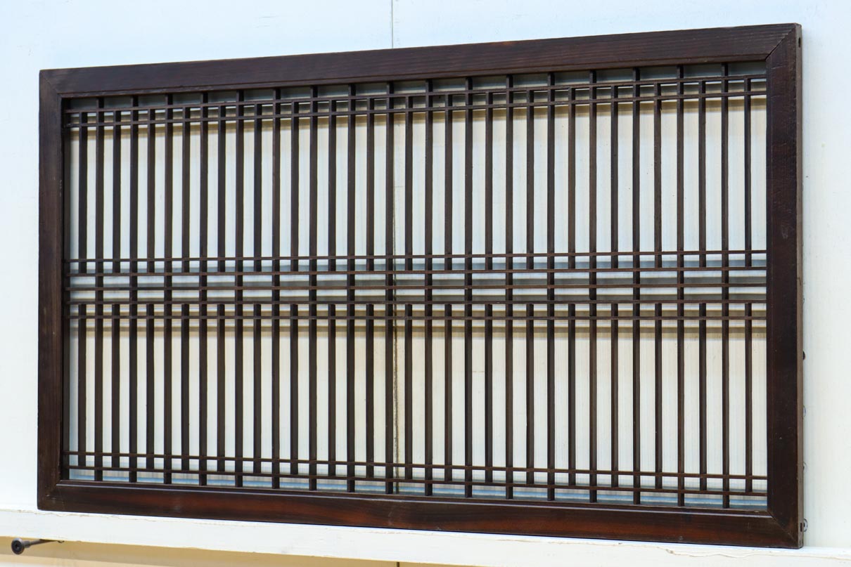 升格子の帯装飾で和の面持ちある小型縦繁欄間　EZ2788　在庫1枚