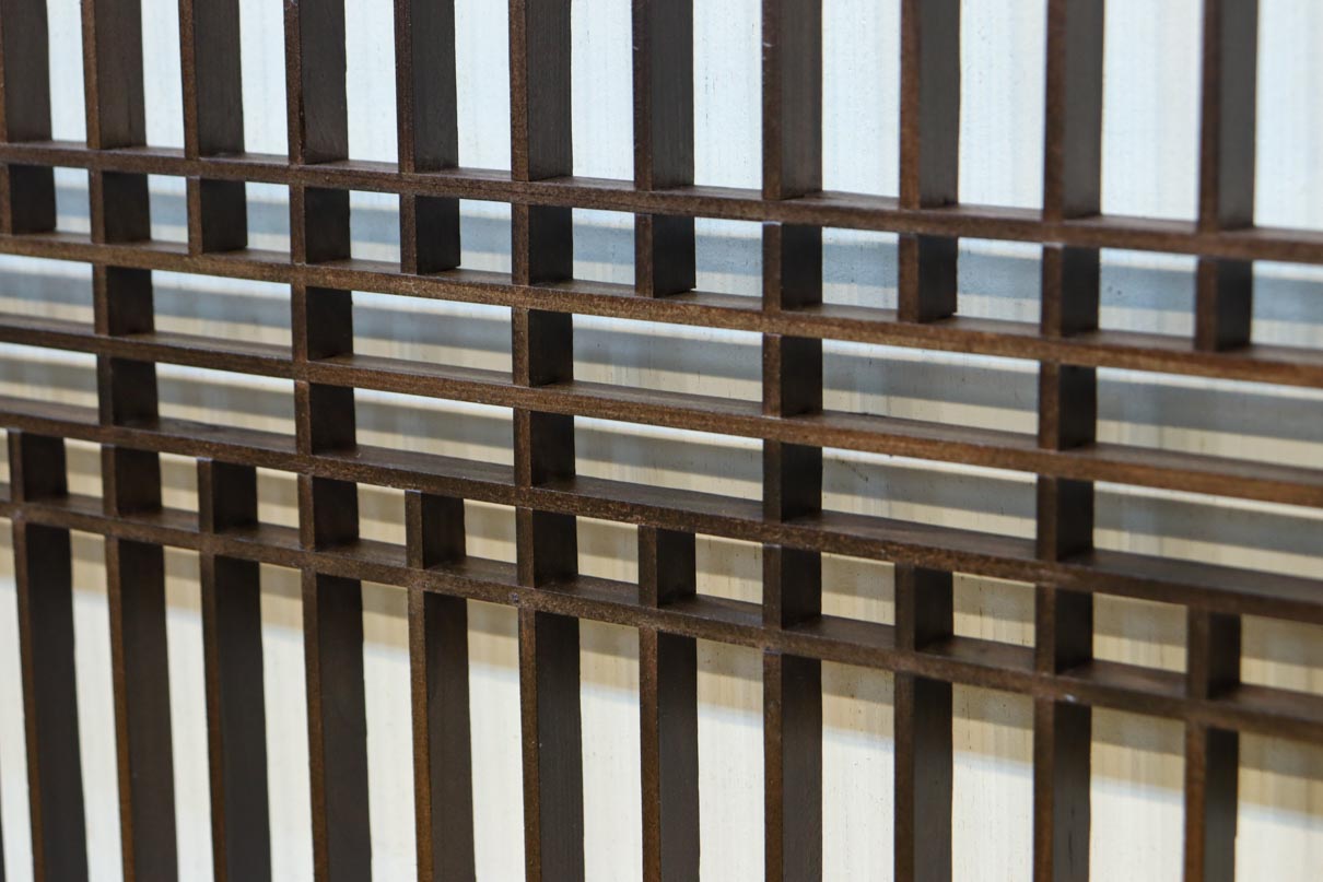 升格子の帯装飾で和の面持ちある小型縦繁欄間　EZ2788　在庫1枚