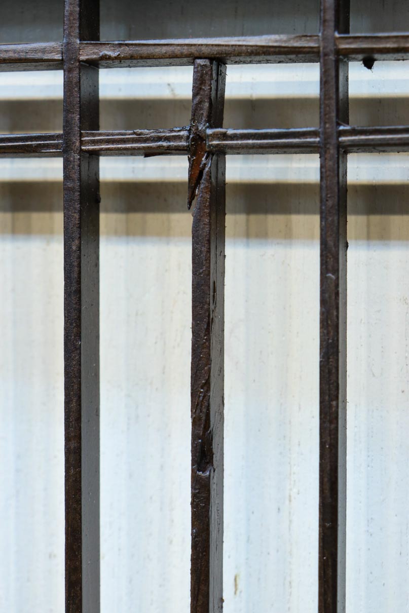 升格子の帯装飾で和の面持ちある小型縦繁欄間　EZ2788　在庫1枚