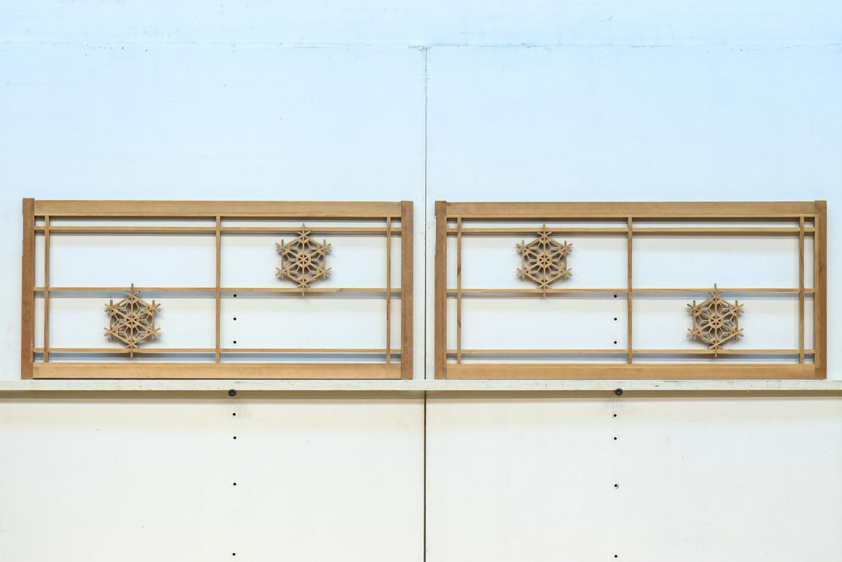 桜亀甲の組子細工が映える小型欄間　EZ2789ab　在庫(a:1 b:1)枚