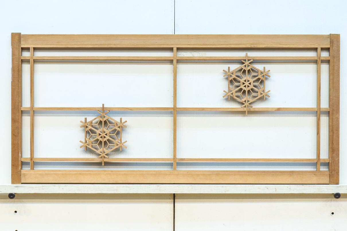 桜亀甲の組子細工が映える小型欄間　EZ2789ab　在庫(a:1 b:1)枚