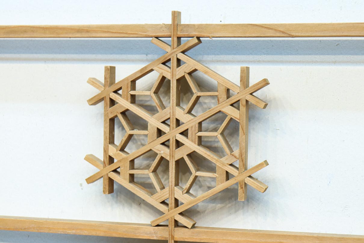 桜亀甲の組子細工が映える小型欄間　EZ2789ab　在庫(a:1 b:1)枚