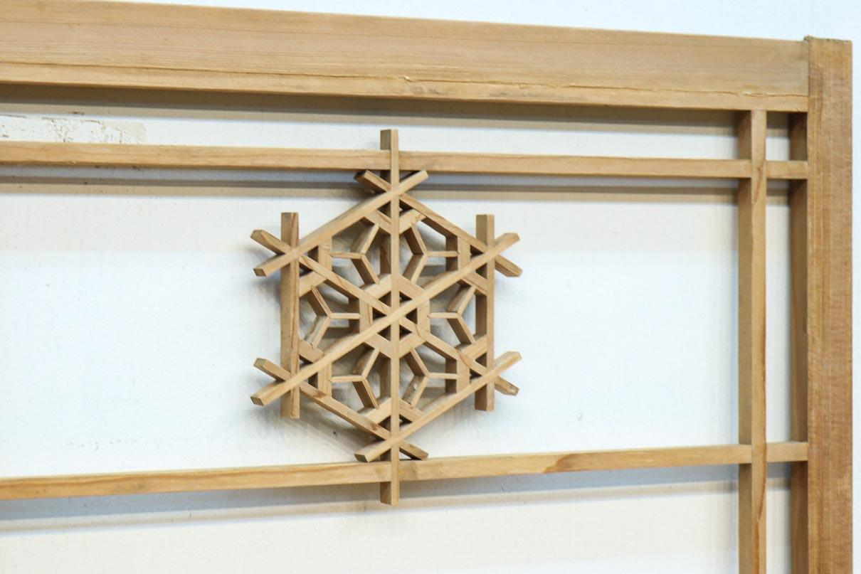 桜亀甲の組子細工が映える小型欄間　EZ2789ab　在庫(a:1 b:1)枚