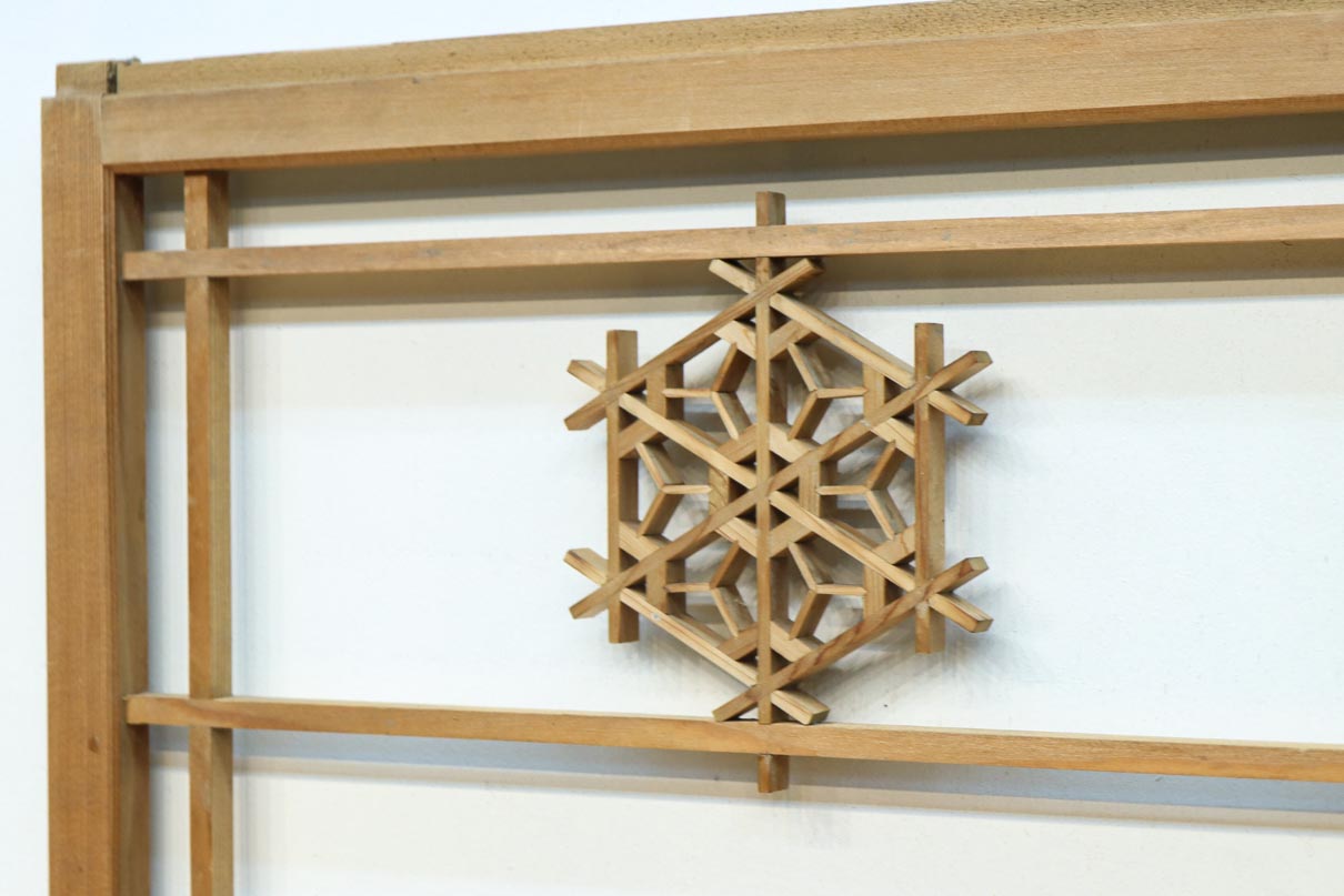 桜亀甲の組子細工が映える小型欄間　EZ2789ab　在庫(a:1 b:1)枚