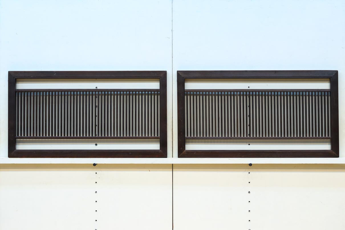 端然と並ぶ縦格子が映える小型欄間　EZ2790　在庫2枚