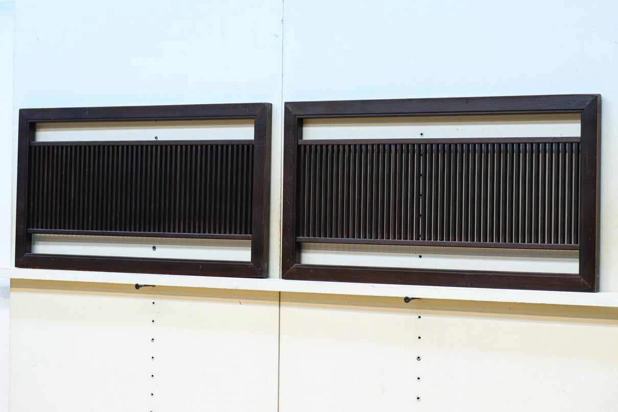 端然と並ぶ縦格子が映える小型欄間　EZ2790　在庫2枚