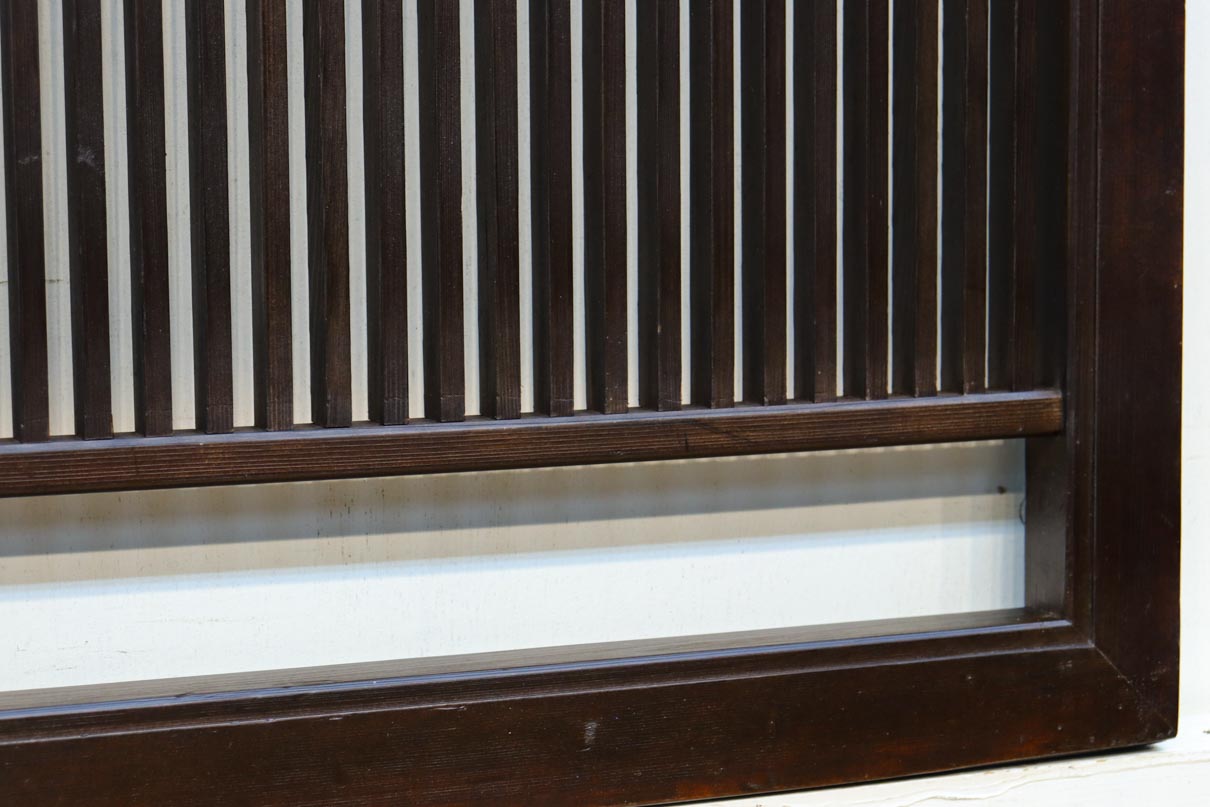 端然と並ぶ縦格子が映える小型欄間　EZ2790　在庫2枚