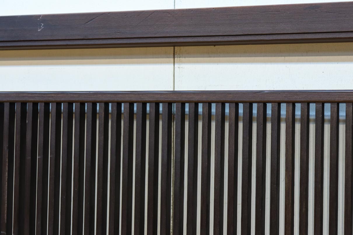 端然と並ぶ縦格子が映える小型欄間　EZ2790　在庫2枚