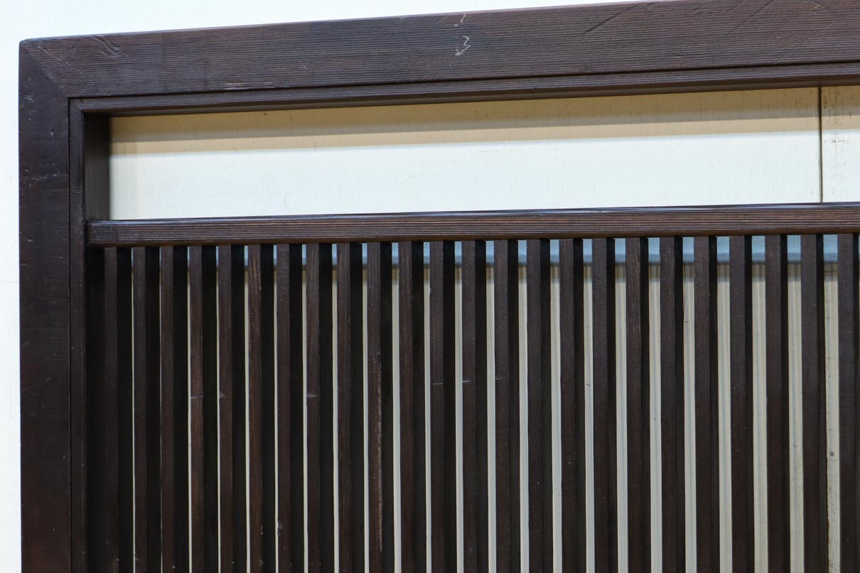 端然と並ぶ縦格子が映える小型欄間　EZ2790　在庫2枚