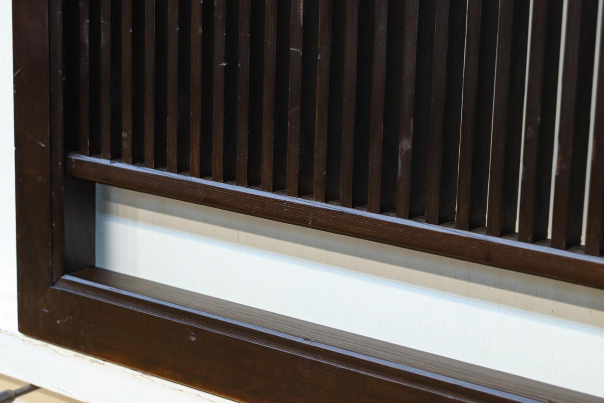 端然と並ぶ縦格子が映える小型欄間　EZ2790　在庫2枚