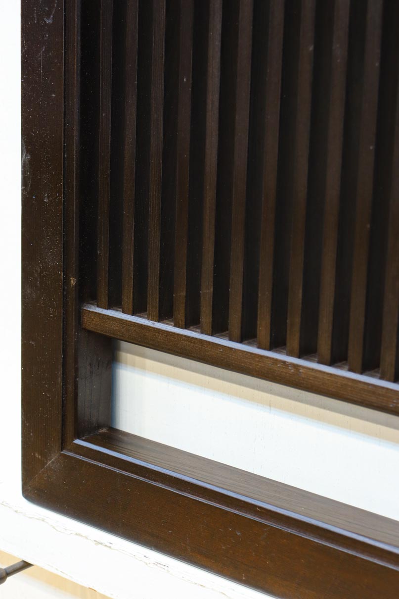 端然と並ぶ縦格子が映える小型欄間　EZ2790　在庫2枚