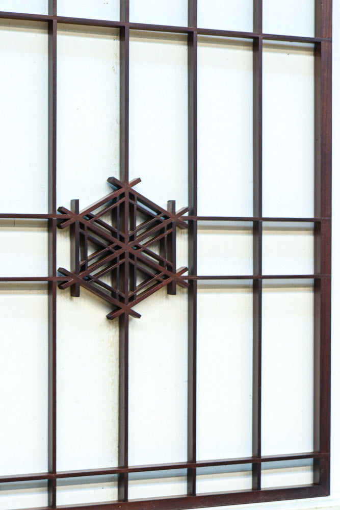 麻の葉と胡麻組子の装飾で雅な面持ちの小型建具素材　EZ2803　在庫2枚