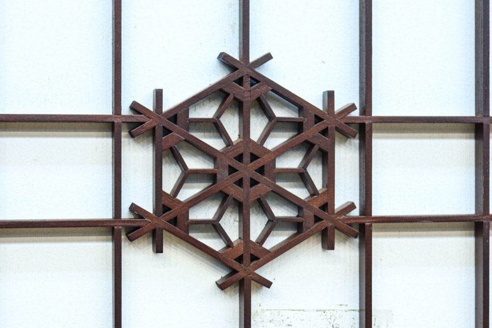 麻の葉と胡麻組子の装飾で雅な面持ちの小型建具素材　EZ2803　在庫2枚