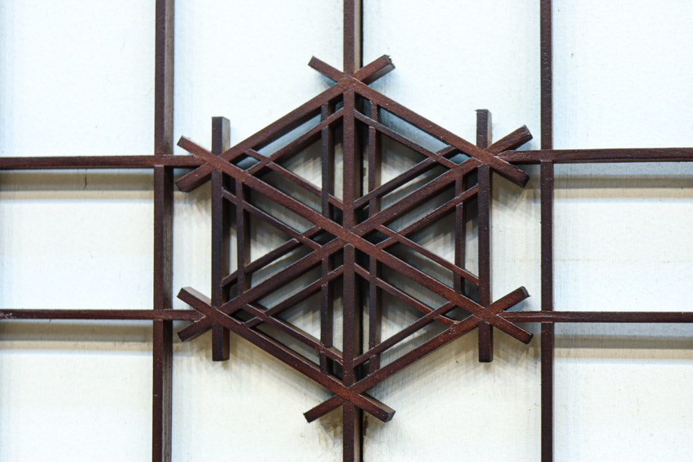 麻の葉と胡麻組子の装飾で雅な面持ちの小型建具素材　EZ2803　在庫2枚