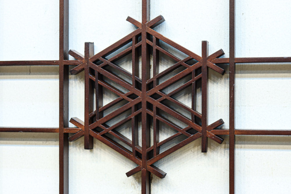 麻の葉と胡麻組子の装飾で雅な面持ちの小型建具素材　EZ2803　在庫2枚