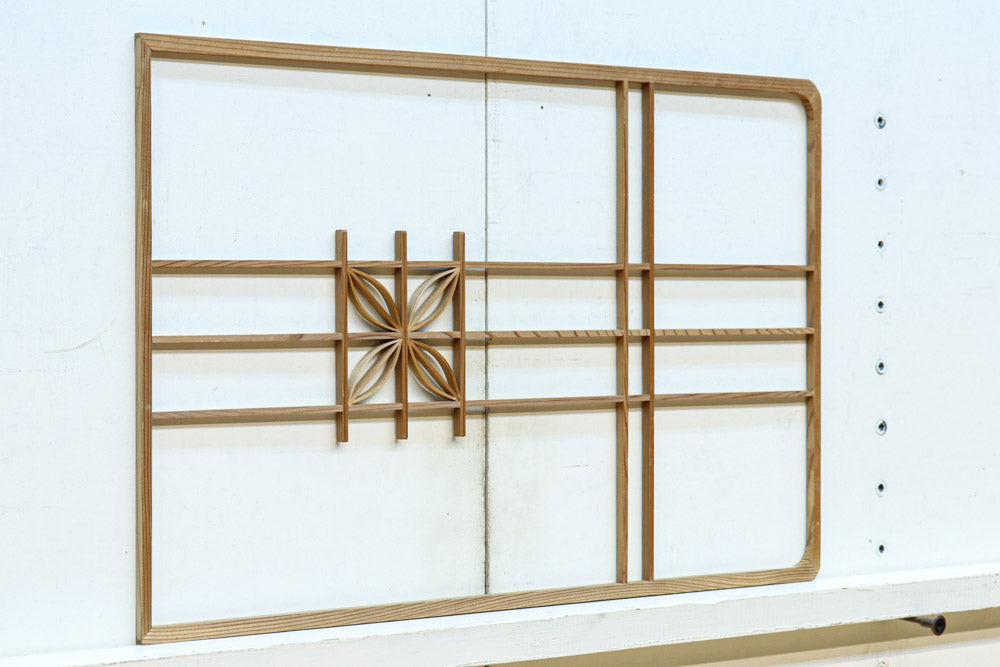 シンプルデザイン！！七宝組子装飾で風情ある小型欄間素材　EZ2805a　在庫４枚