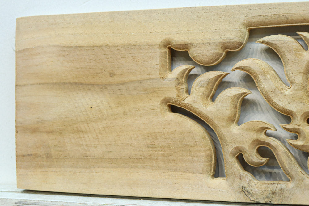 軽やかな龍の姿で愛嬌あるレリ－フ調彫刻飾り　EZ2806　在庫5枚