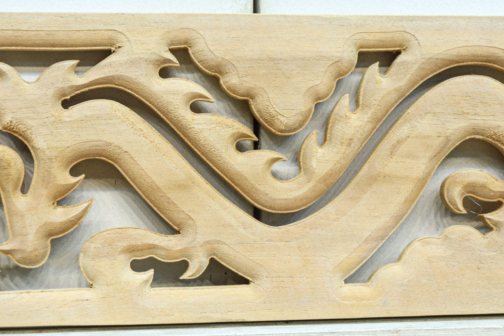 軽やかな龍の姿で愛嬌あるレリ－フ調彫刻飾り　EZ2806　在庫5枚