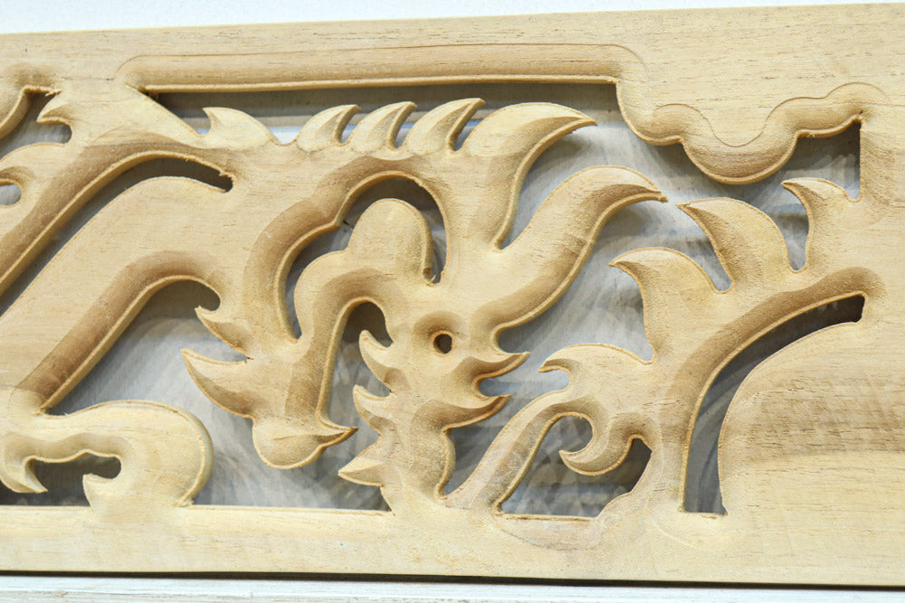 軽やかな龍の姿で愛嬌あるレリ－フ調彫刻飾り　EZ2806　在庫5枚