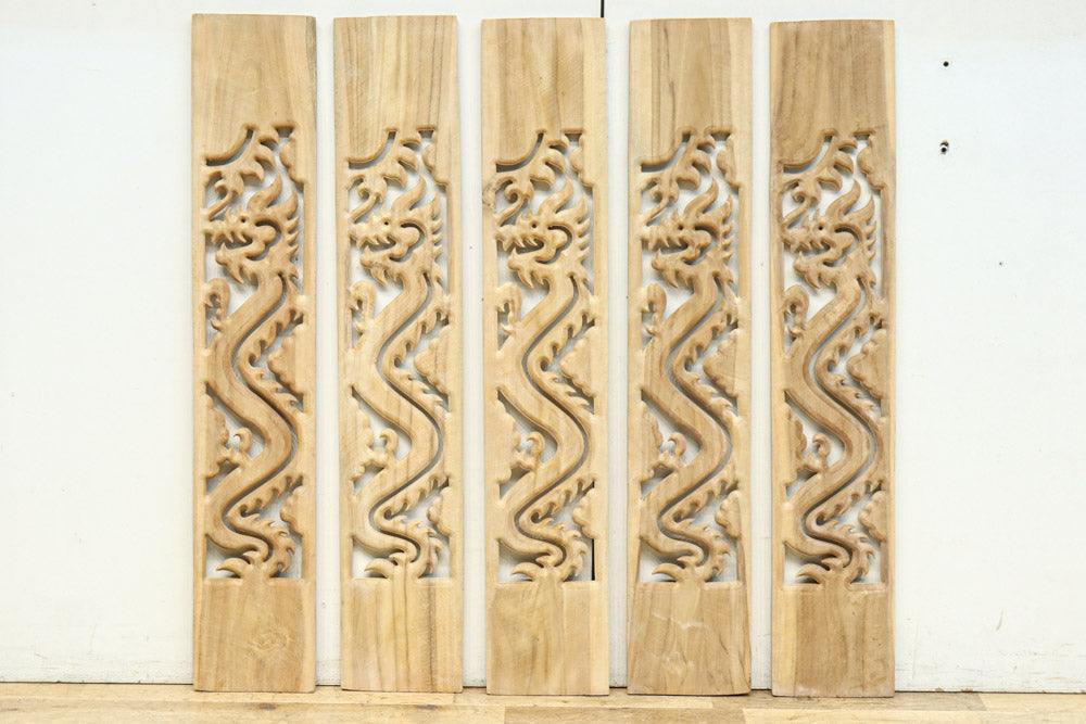 軽やかな龍の姿で愛嬌あるレリ－フ調彫刻飾り　EZ2806　在庫5枚