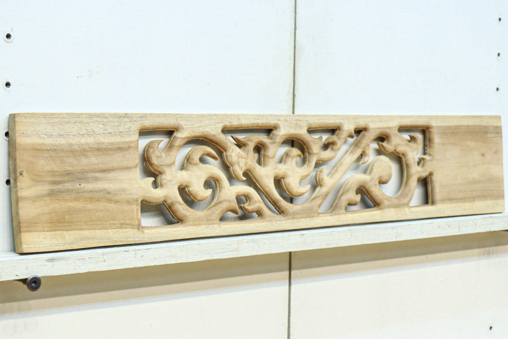 蔦の様にも見える個性的な模様を描いたレリ－フ調彫刻飾り　EZ2807　在庫5枚