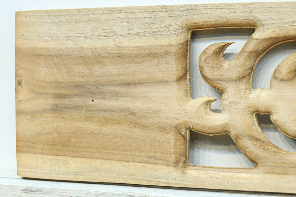 蔦の様にも見える個性的な模様を描いたレリ－フ調彫刻飾り　EZ2807　在庫5枚