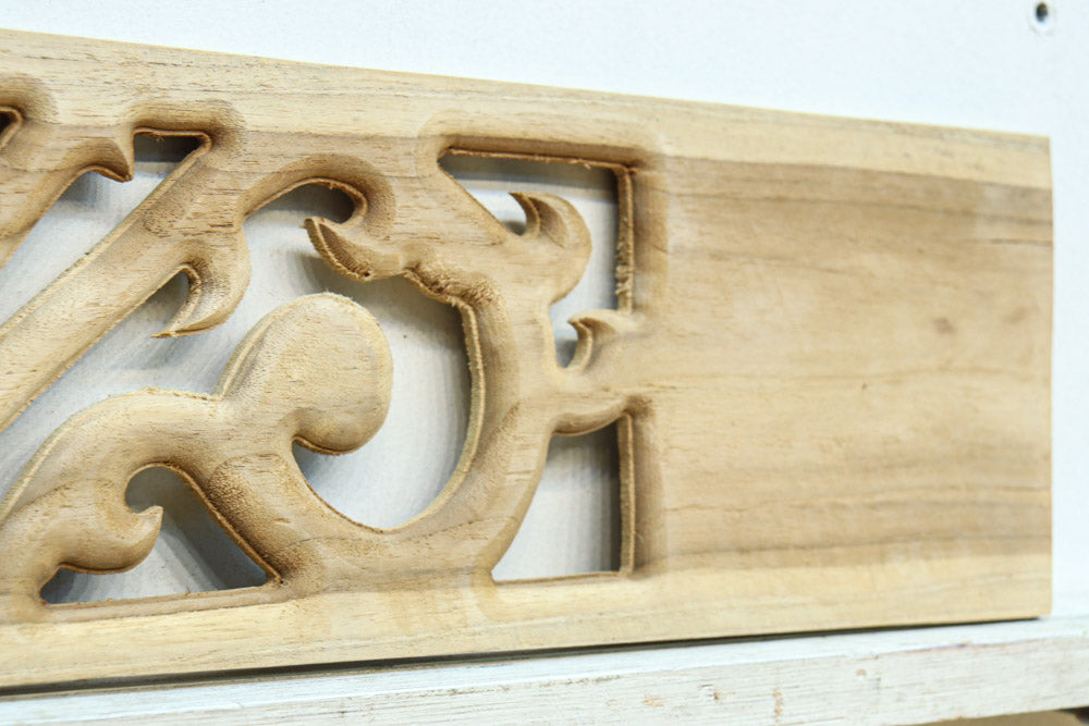 蔦の様にも見える個性的な模様を描いたレリ－フ調彫刻飾り　EZ2807　在庫5枚