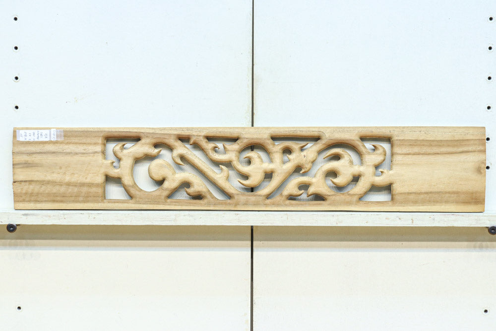 蔦の様にも見える個性的な模様を描いたレリ－フ調彫刻飾り　EZ2807　在庫5枚