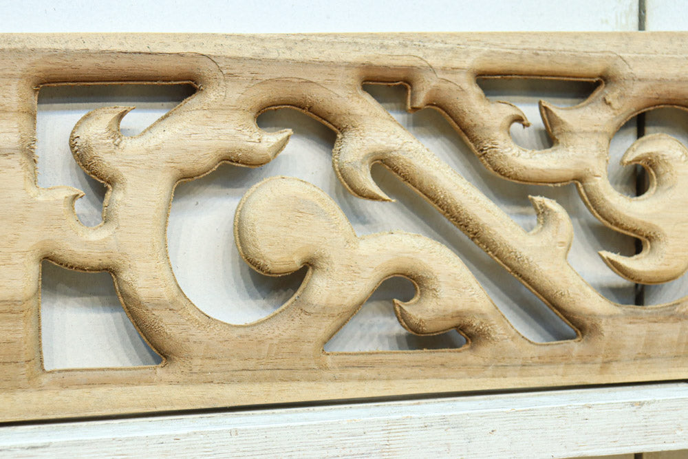 蔦の様にも見える個性的な模様を描いたレリ－フ調彫刻飾り　EZ2807　在庫5枚