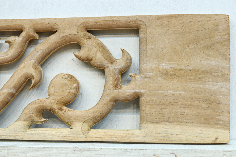 蔦をモチーフにしたユニークな模様を描いたレリ－フ調彫刻飾り　EZ2808　在庫5枚