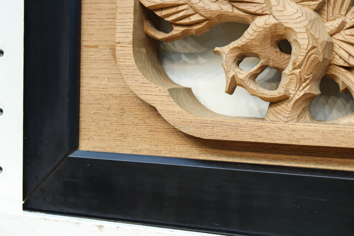 稀少サイズ‼︎見事な枝ぶりの松と鷹の彫刻小型欄間　EZ2809　在庫1枚