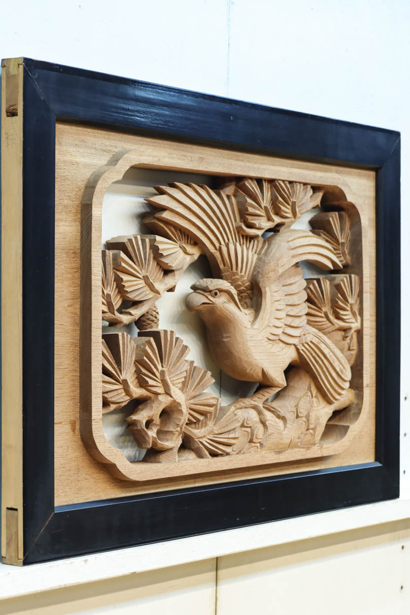 稀少サイズ‼︎見事な枝ぶりの松と鷹の彫刻小型欄間　EZ2809　在庫1枚