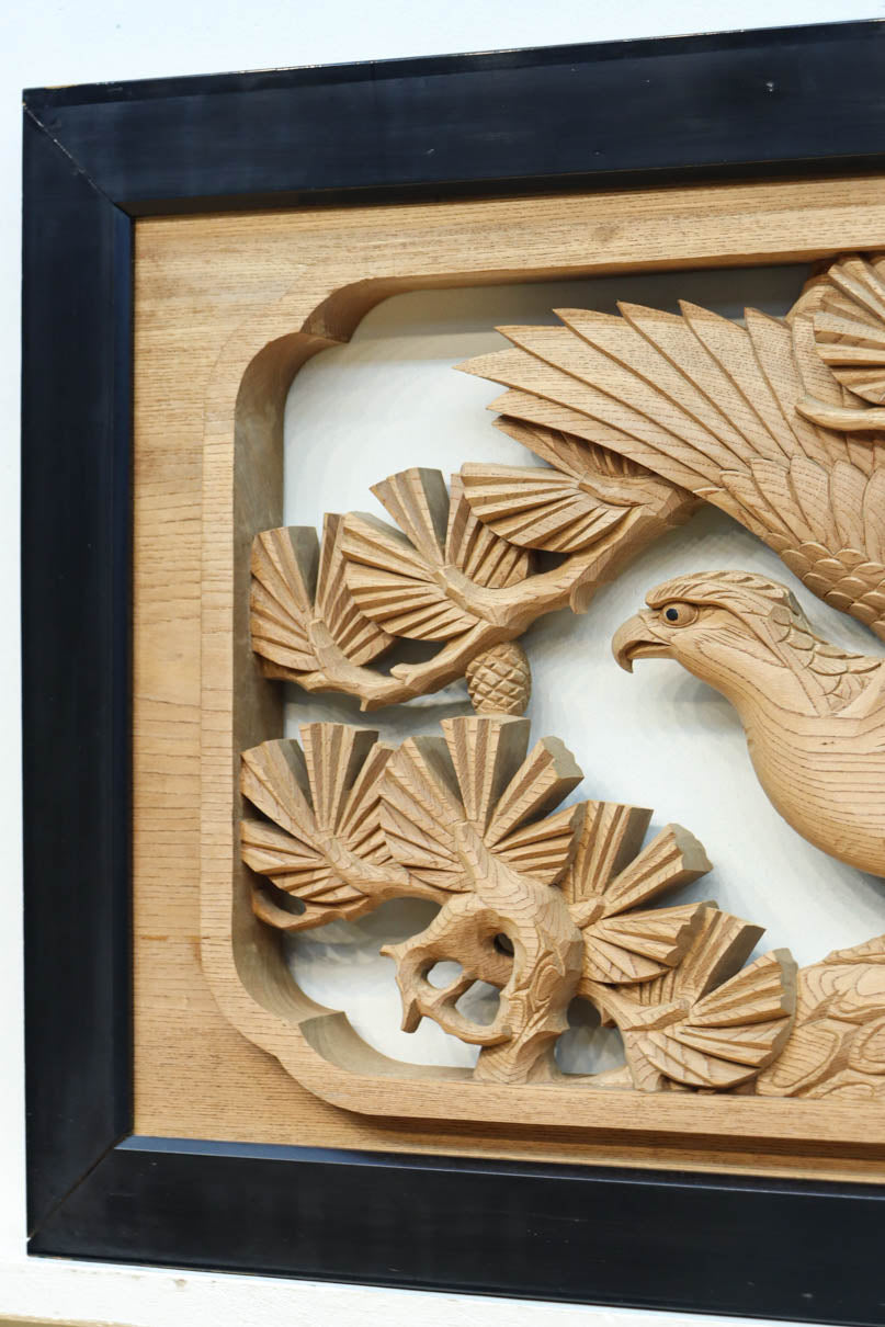 稀少サイズ‼︎見事な枝ぶりの松と鷹の彫刻小型欄間　EZ2809　在庫1枚