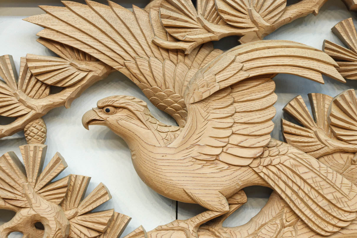 稀少サイズ‼︎見事な枝ぶりの松と鷹の彫刻小型欄間　EZ2809　在庫1枚