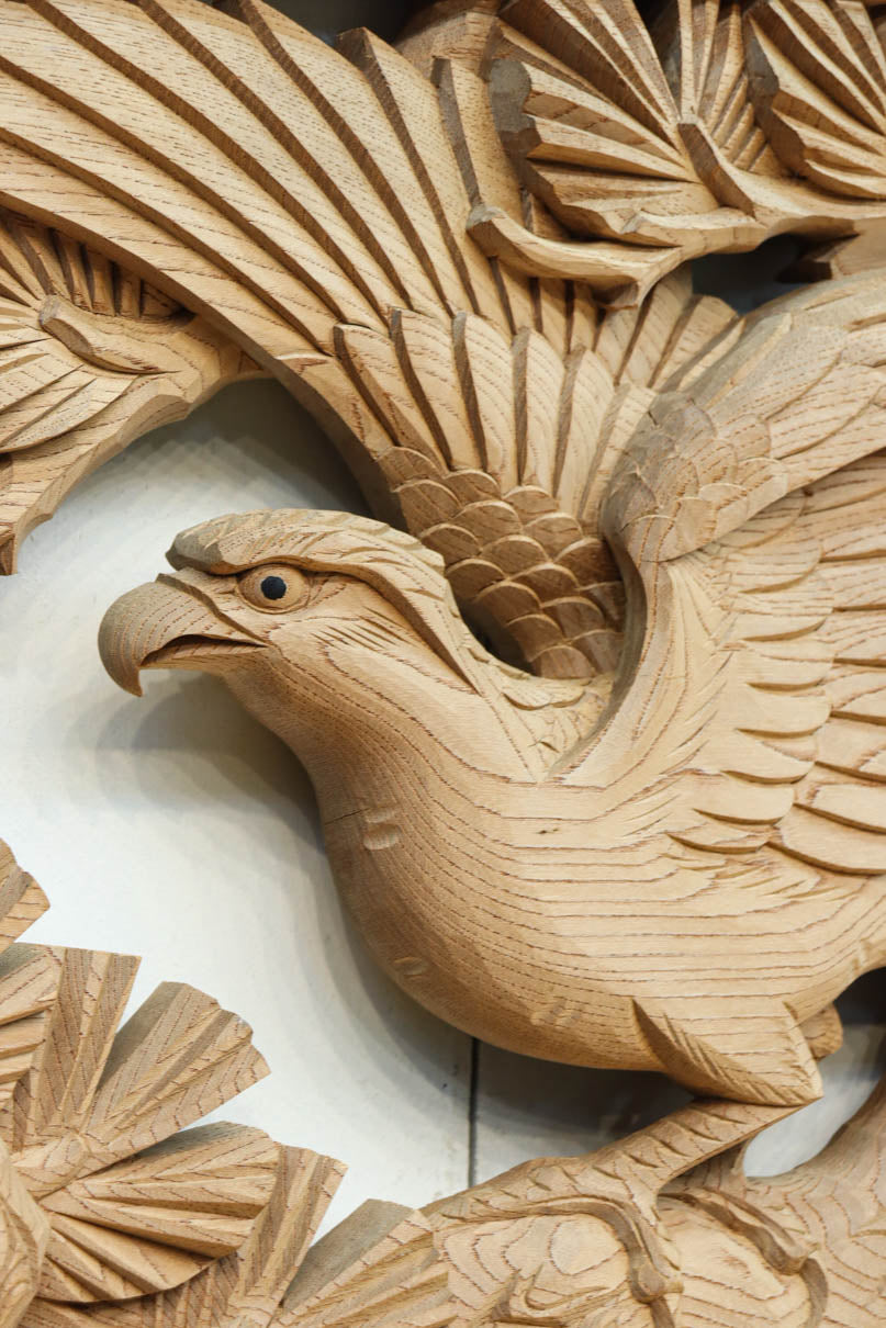 稀少サイズ‼︎見事な枝ぶりの松と鷹の彫刻小型欄間　EZ2809　在庫1枚