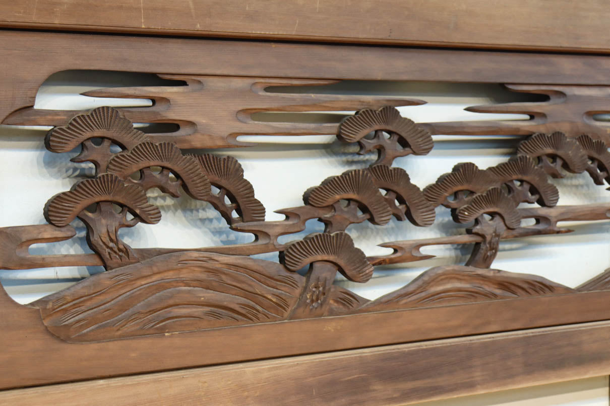 雄大な富士山と松の風景が美しい彫刻欄間　EZ2810　在庫1枚