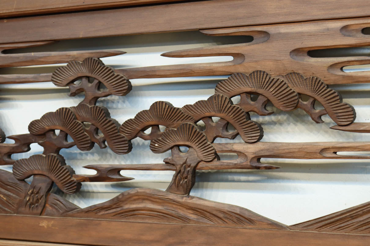 雄大な富士山と松の風景が美しい彫刻欄間　EZ2810　在庫1枚