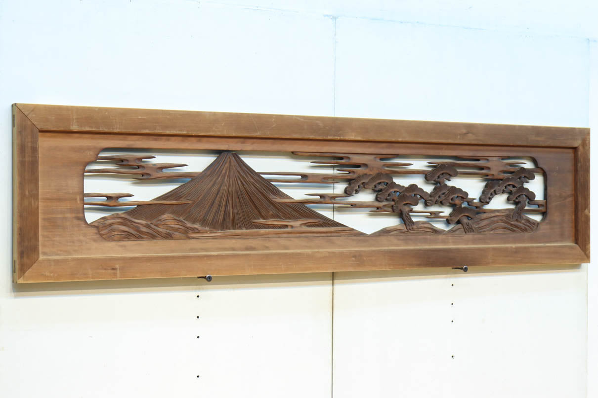雄大な富士山と松の風景が美しい彫刻欄間　EZ2810　在庫1枚