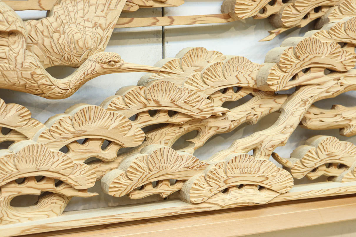 鶴と松を細やかに描いた彫刻欄間　EZ2812ab　在庫(a:1  b:1)枚