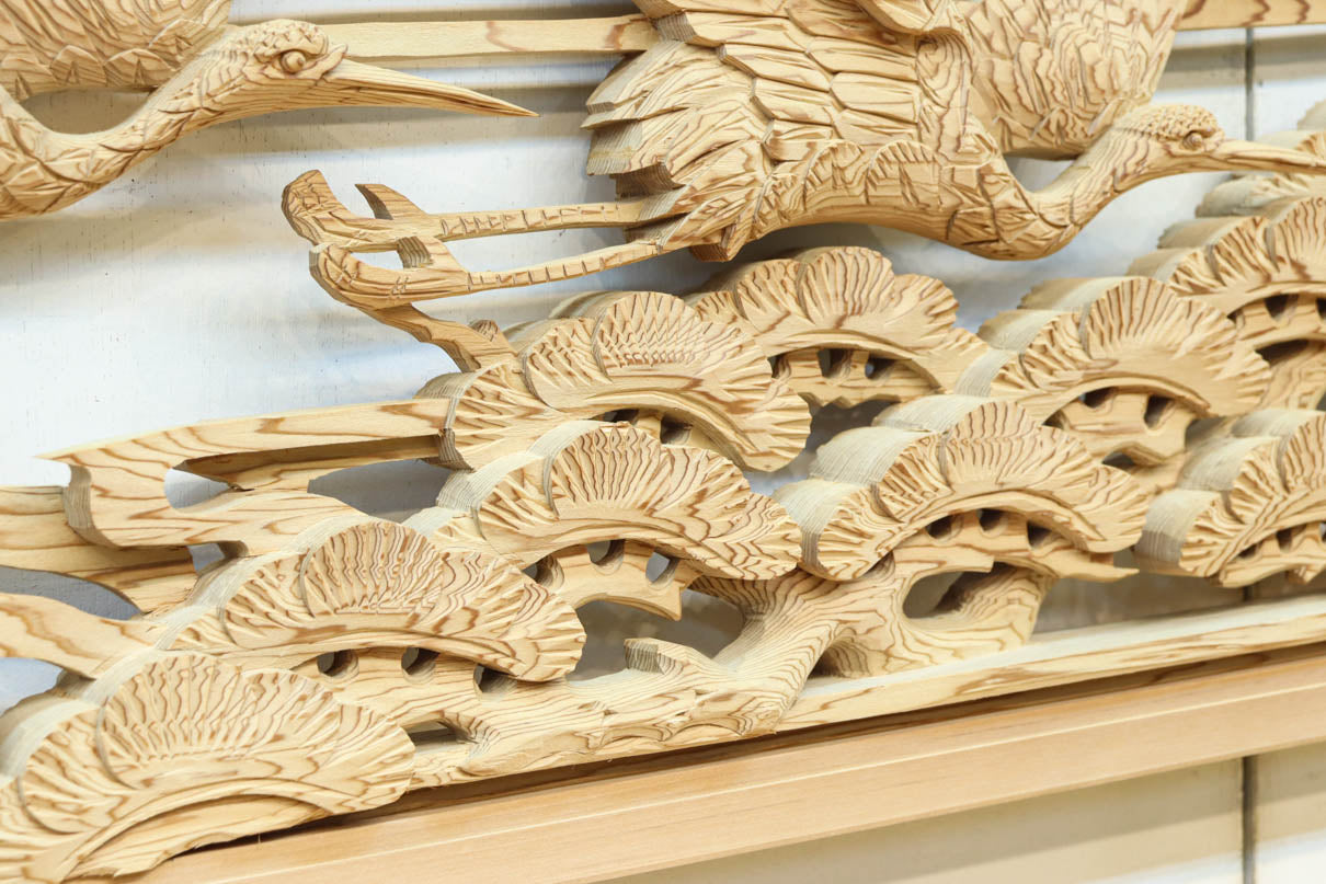 鶴と松を細やかに描いた彫刻欄間　EZ2812ab　在庫(a:1  b:1)枚