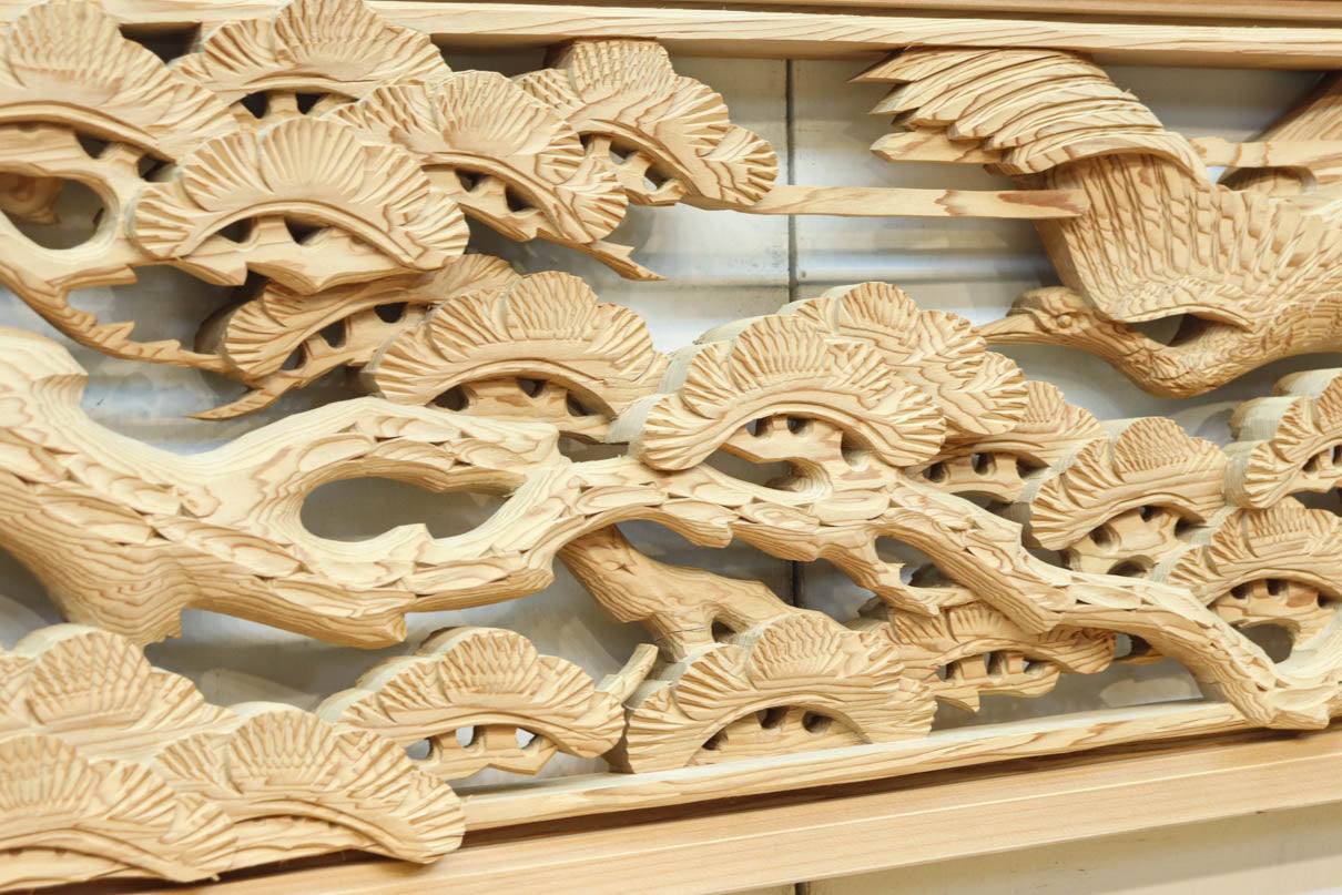 鶴と松を細やかに描いた彫刻欄間　EZ2812ab　在庫(a:1  b:1)枚