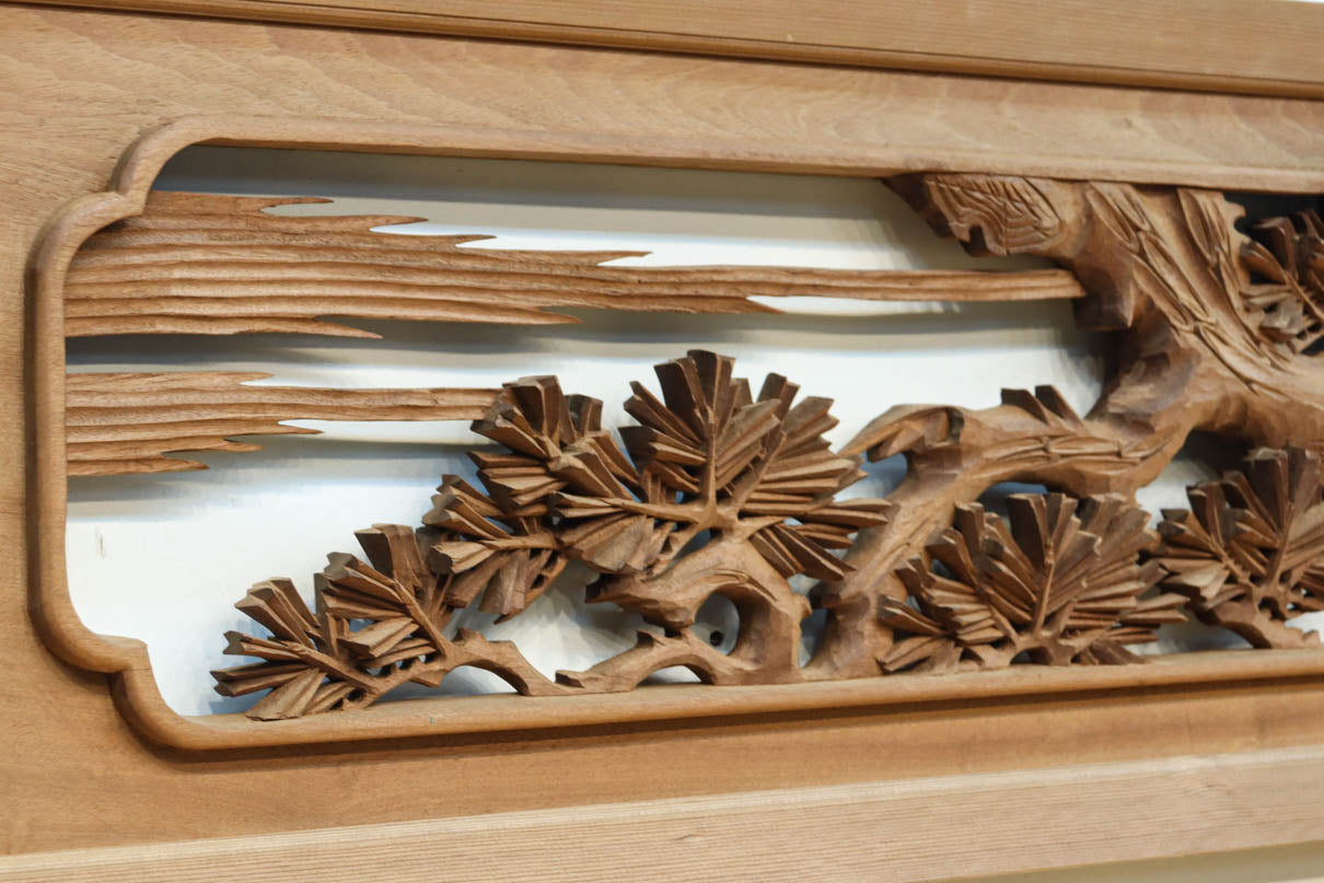 力強い鷹を描いた立体感のある彫刻欄間　EZ2813ab　在庫(a:1 b:1)枚