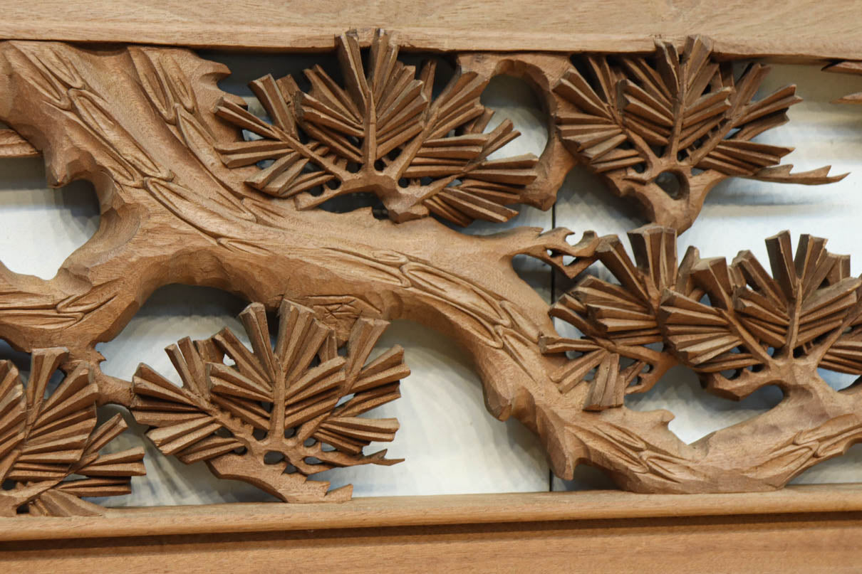 力強い鷹を描いた立体感のある彫刻欄間　EZ2813ab　在庫(a:1 b:1)枚