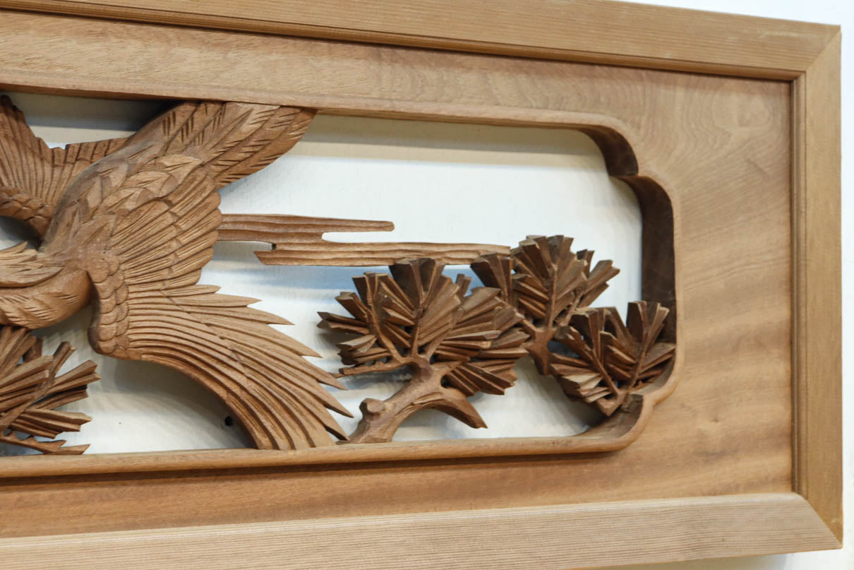 力強い鷹を描いた立体感のある彫刻欄間　EZ2813ab　在庫(a:1 b:1)枚