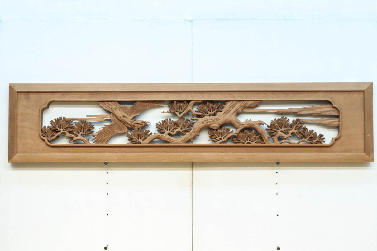 力強い鷹を描いた立体感のある彫刻欄間　EZ2813ab　在庫(a:1 b:1)枚