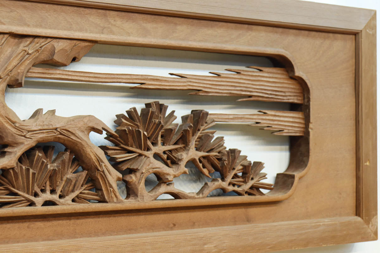 力強い鷹を描いた立体感のある彫刻欄間　EZ2813ab　在庫(a:1 b:1)枚