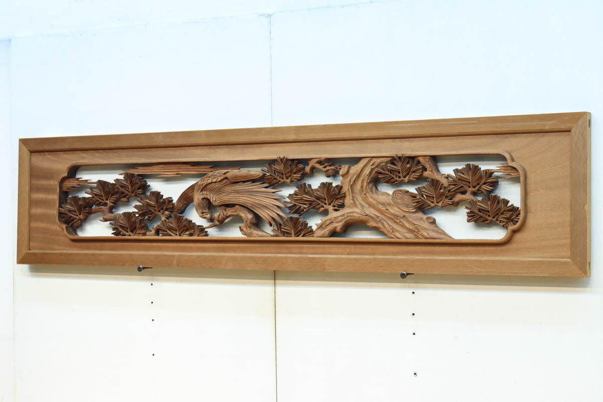 力強い鷹を描いた立体感のある彫刻欄間　EZ2813ab　在庫(a:1 b:1)枚