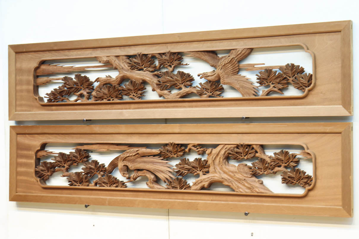 力強い鷹を描いた立体感のある彫刻欄間　EZ2813ab　在庫(a:1 b:1)枚