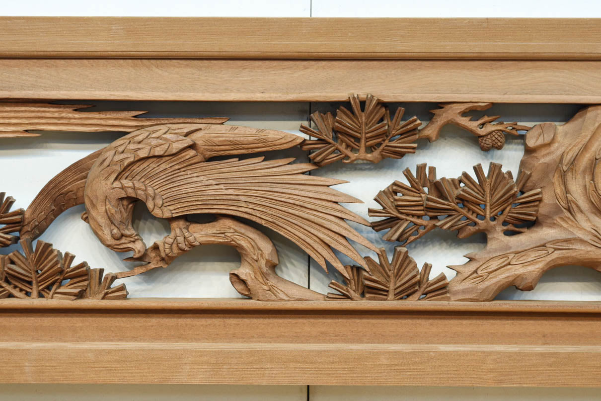力強い鷹を描いた立体感のある彫刻欄間　EZ2813ab　在庫(a:1 b:1)枚