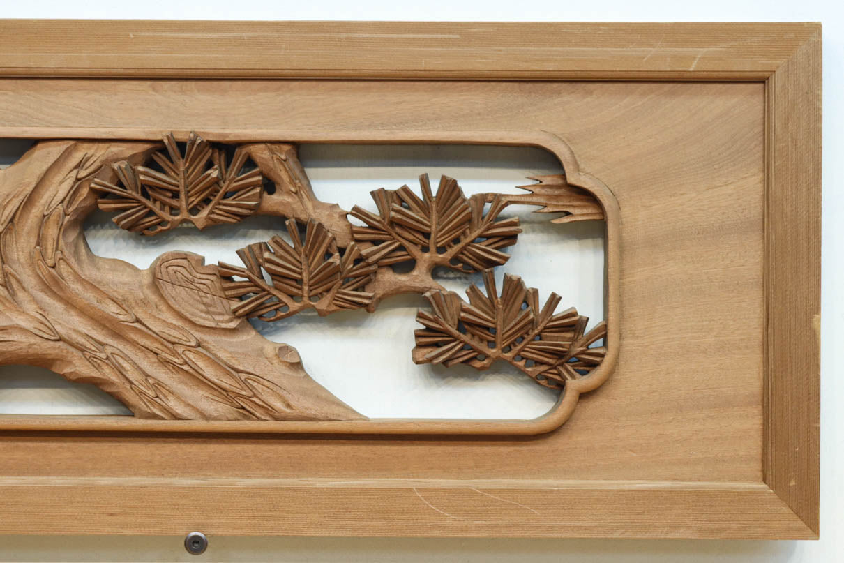 力強い鷹を描いた立体感のある彫刻欄間　EZ2813ab　在庫(a:1 b:1)枚